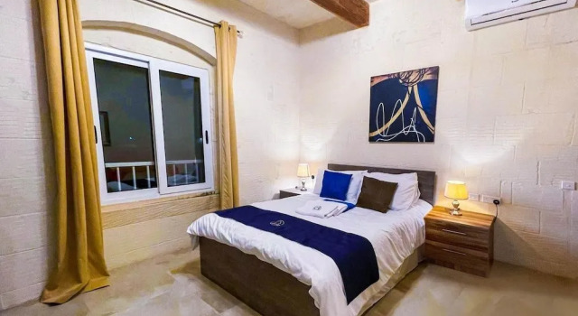 Amazing 4 Bedroom Holiday Home With Infinity Pool, Varaa Hotelli Gharb Gozo