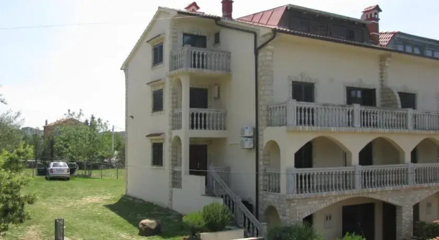 Apartments Basek, Prenota Appartamento Hotel a Isole Quarnerine con parcheggio, Parcheggio