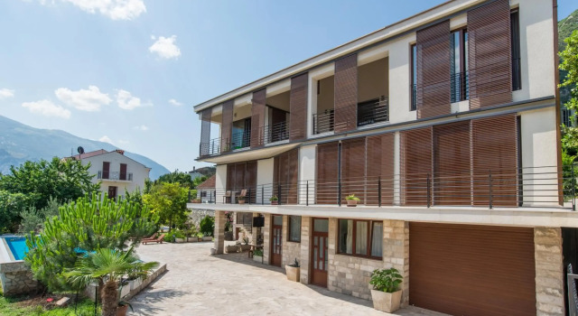 Apartments Feral, Book Lejlighed Hoteller i Kotor Riviera med parkering, Parkering