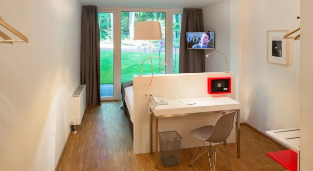 Двухместный номер Comfort с видом на сад V-Hotel