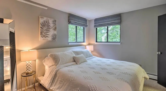 Unique Southampton Getaway w/ Rooftop Deck!, Забронировать Дом для отпуска Коттеджи Саутгемптона, Коттедж