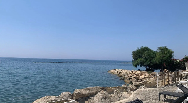 Large 3BD APT 50m to the sea with a pool