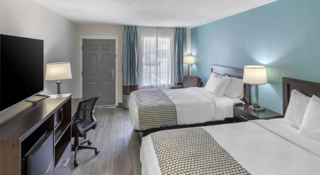 Четырёхместный номер Standard SureStay Plus Hotel by Best Western Asheboro