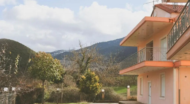 Manesi Apartments