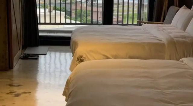 Четырёхместный номер Deluxe с балконом и с видом на океан Come Sit Hostel