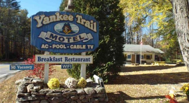 Yankee Trail Motel, Varaa Motelli Hotellit New England uima-altaalla, Uima-allas