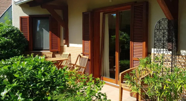 Апартаменты Hullám Villa B&B
