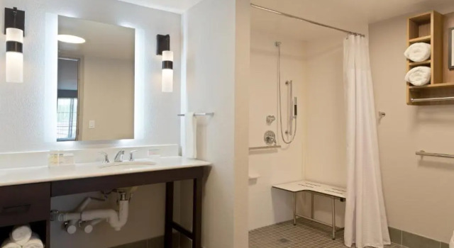 Четырёхместный люкс для гостей с ограниченными возможностями Homewood Suites by Hilton St Augustine San Sebastian