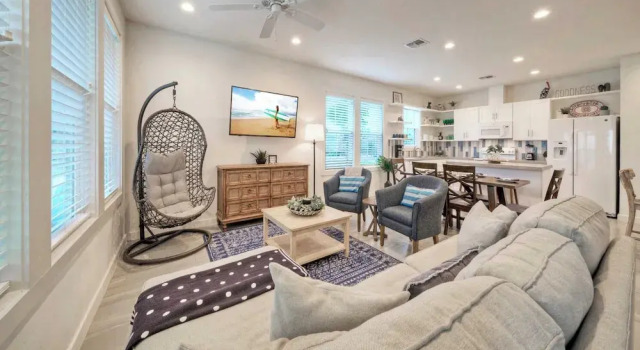 Sleeps 20 2 Homes in Mercer Village w/ Pool Heart of Old Town, Walkable, Boek Vakantiehuis Port Aransas 