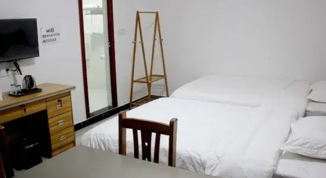 Jingmen Fengting Hotel, Rezerwuj Hotel Hotele w Jingmen z parkingiem, Parking
