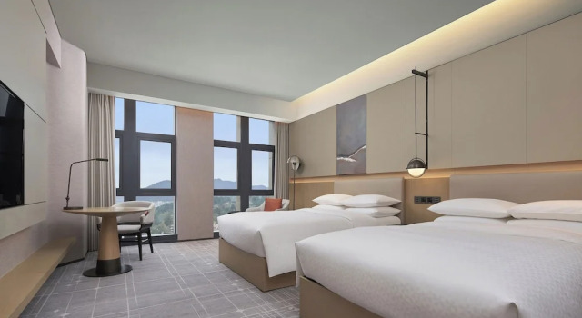Четырёхместный номер Standard Four Points by Sheraton Guiyang, Huaxi