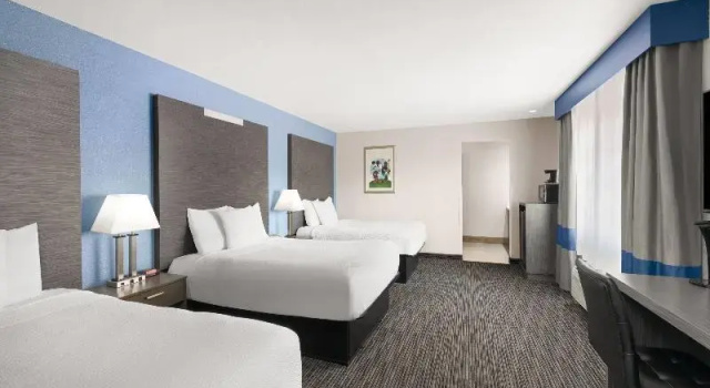 Люкс с видом на город Travelodge Inn & Suites by Wyndham Anaheim on Disneyland Dr