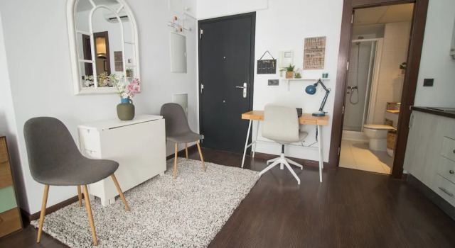 Rustic Chic Studio Downtown by La Recepcion, Забронировать Отель Малага - центр Малага, рядом с Музей Кармен Тиссен