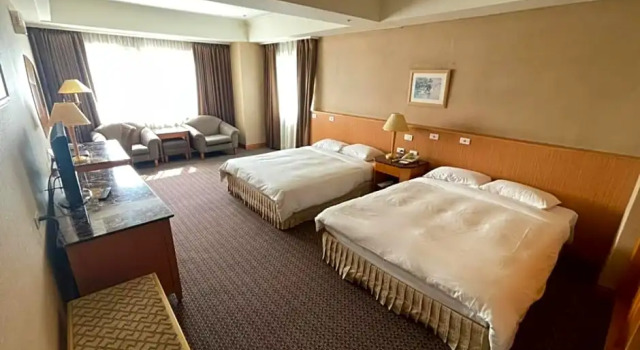 Четырёхместный номер Deluxe Chuto Plaza Hotel