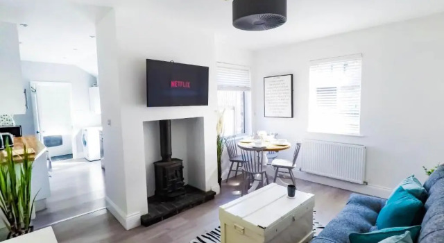 Коттедж с 3 комнатами Central Stamford Townhouse With Parking