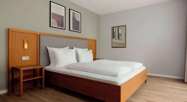 Люкс с балконом Ramada by Wyndham Duesseldorf Ratingen