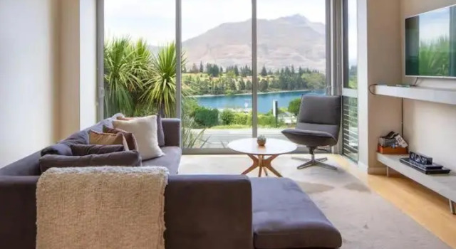 Stunning Lakeview 1 Bedroom Apartment, Забронировать Апартаменты/квартира Куинстаун 