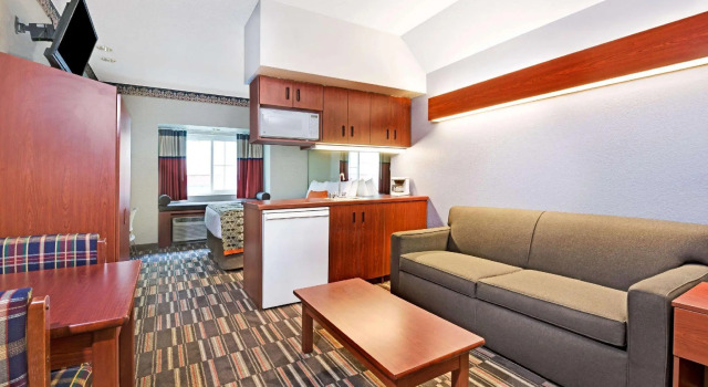 Двухместный люкс Microtel Inn & Suites by Wyndham Urbandale/Des Moines
