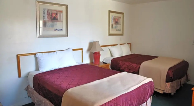 Четырёхместный номер Standard LAX Suites
