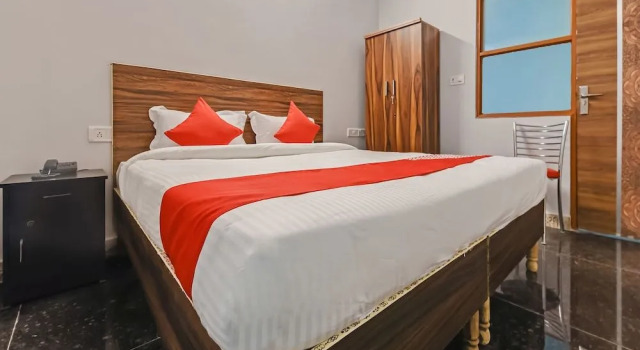 OYO 28395 Delight Inn