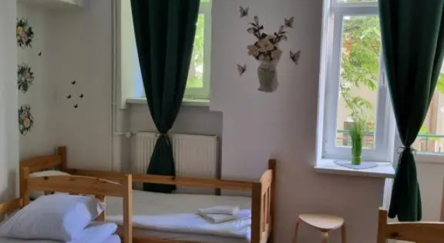 Четырёхместный номер Standard с балконом Green Cat Rooms
