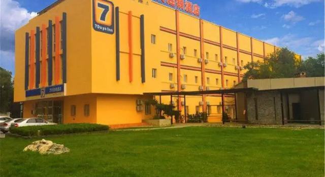 7 Days Inn 798 Art Zone, Забронировать Отель Отели Пекина с парковкой, рядом с Зона искусств 798, Парковка