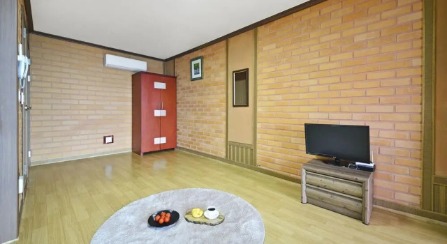 Номер Standard c 1 комнатой с балконом Yeosu Hwangto Pension