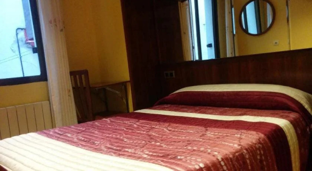 Pension Angelines, Sneuu Hostel Santander, Забронировать Отель Отели Сантандера с парковкой, рядом с Музей модернистского и современного искусства Сантандера и Кантабрии, Парковка