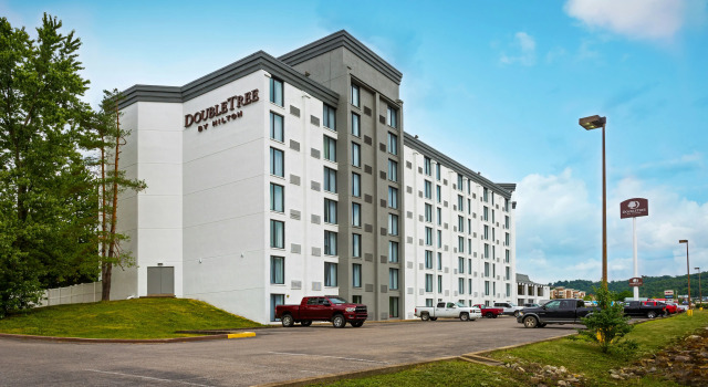 DoubleTree by Hilton Pittsburgh - Meadow Lands, Rezerwuj Hotel Hotele w Washington z basenem, Basen