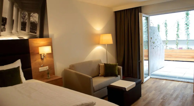 Одноместный номер Deluxe с балконом Parks 73 The Townhouse Hotel