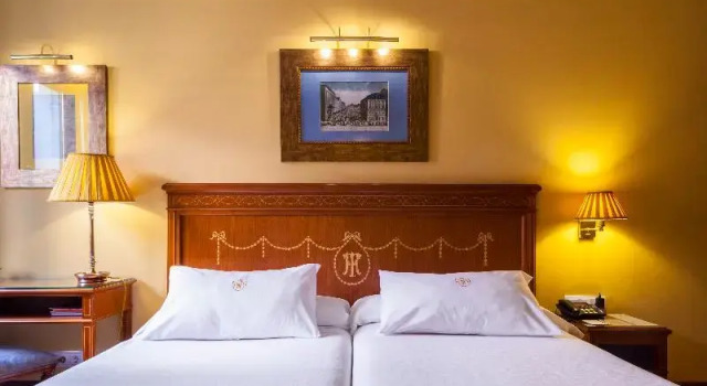 Номер Standard с балконом Hotel Inglaterra