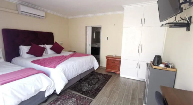 Lucolo Palace B&B - East London