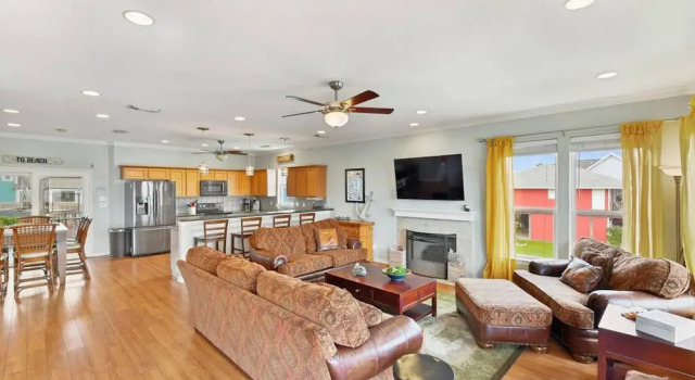 Canal View Home With Hot Tub Near the Beach, Book Hotel Galveston Houston