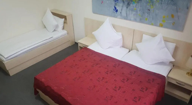 Трёхместный номер Standard Berlin ART Hotel