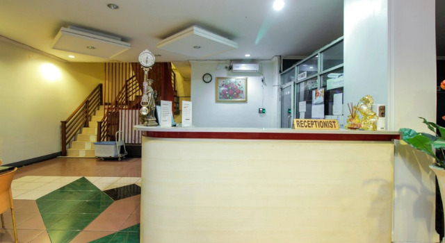 RedDoorz near Bethesda Manado, Rezervovat Hotel Hotely v Sulawesi s parkováním, Parkování
