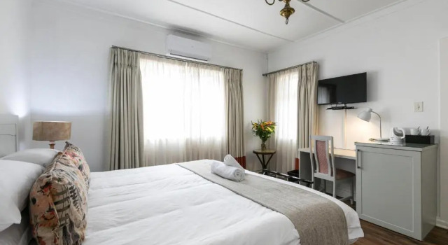Emmarentia Guest House, Забронировать Гостевой дом Отели Йоханнесбург с парковкой, рядом с Deutsche Internationale Schule Johannesburg, Парковка