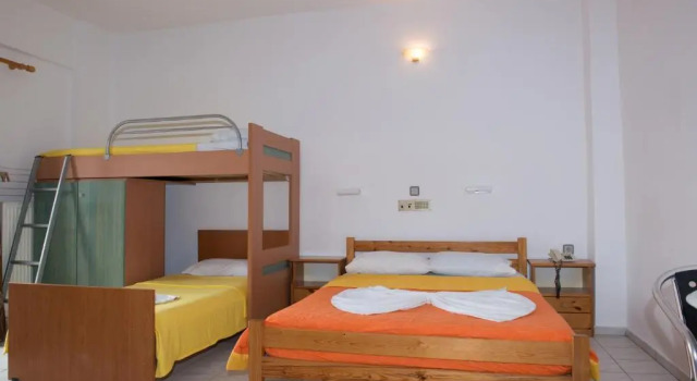 Четырёхместный номер Standard Alexander Beach Hotel