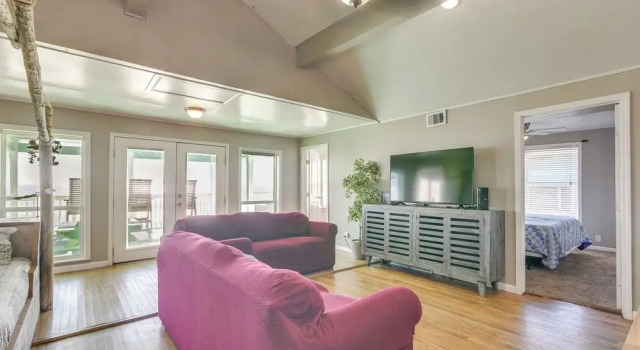 Great for Groups: Oceanfront Surfside Beach Home!, Book Feriehus Sommerhuse i Surfside Beach, Hytte