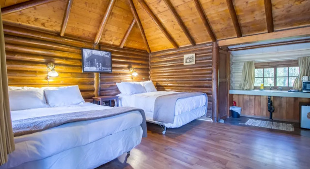 Четырёхместный номер Standard с видом на горы Kootenay Park Lodge