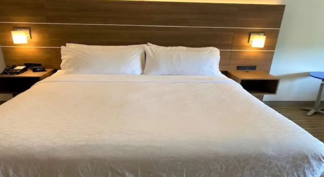 Номер Standard Holiday Inn Express & Suites Reidsville by IHG