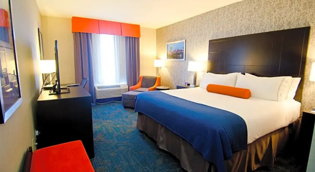 Двухместный люкс c 1 комнатой Holiday Inn Express Hotel & Suites Knoxville by IHG