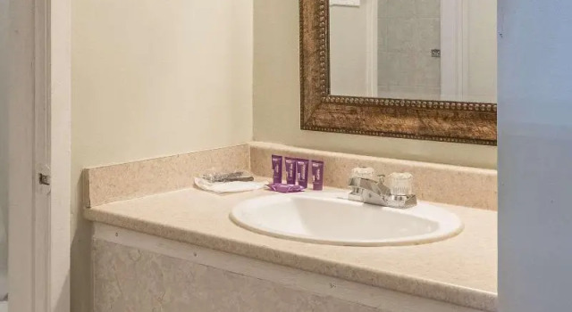 Двухместный люкс Knights Inn North Bay