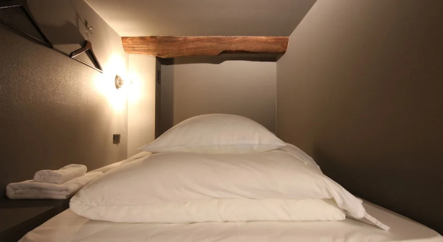 Кровать в общем номере (женский номер) SEKAI HOTEL Deep Osaka Experience