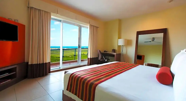 Номер Standard с балконом Krystal Urban Cancun & Beach Club