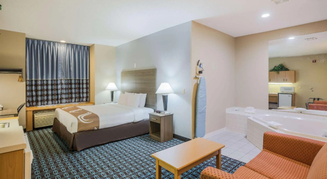 Двухместный люкс Sonesta Essential Hotels & Suites Kansas City Blue Springs