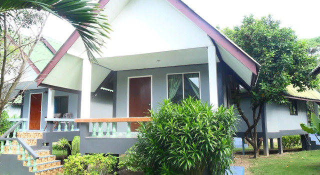 Бунгало Standard с балконом Lanta Palm Beach Resort , Beach Bungalow - Koh Lanta