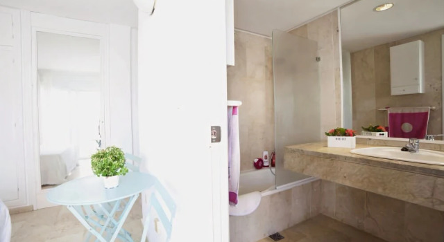 APARTAMENTOS KASA 25 - Playa Calida, Prenota Appartamento Hotel a Pamplona con parcheggio, Parcheggio