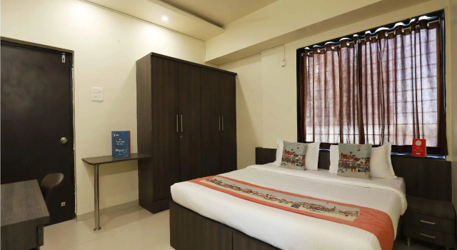 OYO 10680 Hotel Royal Inn, Забронировать Отель Отели штата Махараштры 3 звезды, 3*