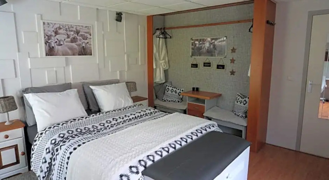 B&B Anlooase, Book Bed and Breakfast Hotels in Anloo with Parking, Parking