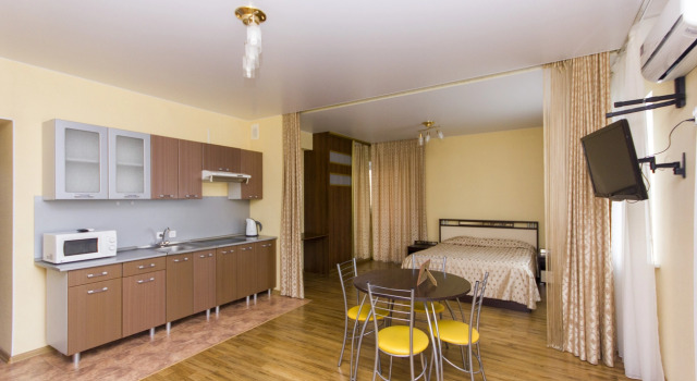 Apartments na ulitse Melnichnaya, Забронировать Апартаменты/квартира Отели Тюмени с парковкой, рядом с Тюменский драмтеатр, Парковка